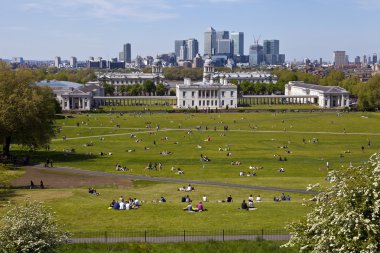 Londra Docklands'a ve Kraliyet Deniz üniversitede görünümünü.