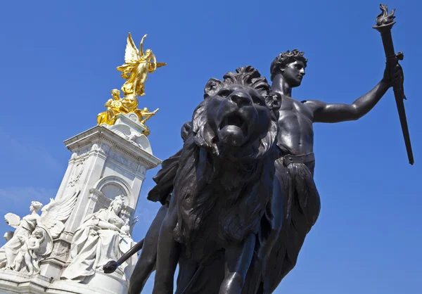 Victoria památník v Londýně — Stock fotografie