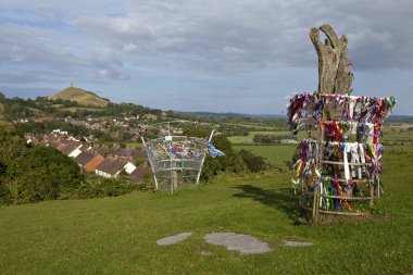 Glastonbury tor ve kutsal glastonbury diken