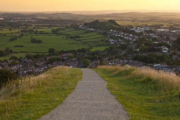 Walking down from the Glastonbury Tor at Sunset — Stock Photo, Image