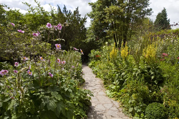 Jardins do poço do cálice em Glastonbury . — Fotografia de Stock