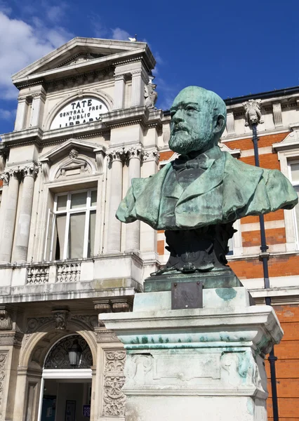 Sir henry tate socha mimo tate veřejná knihovna v brixton — Stock fotografie