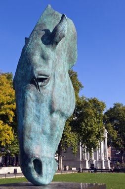 Londra'nın mermer kemer at başı heykel