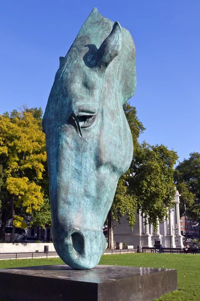 Horse Head Sculpture at Marble Arch in London — Stock Photo, Image