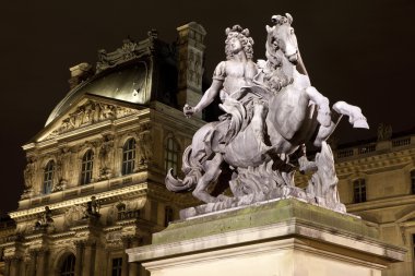 Louis XIV heykel Louvre de paris