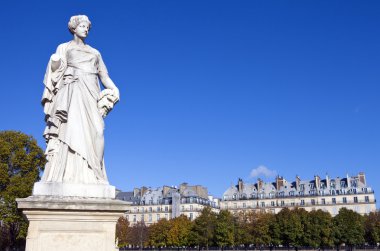 tuileries bahçesinde Paris heykel