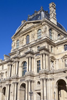 Paris'te louvre