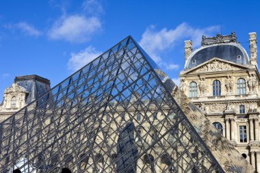 Paris'te louvre