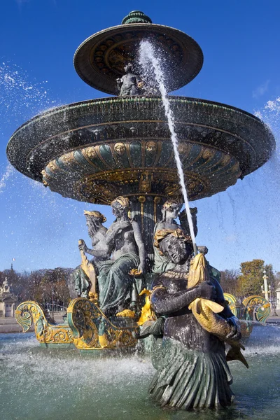 Fontanna na place de la concorde w Paryżu — Zdjęcie stockowe