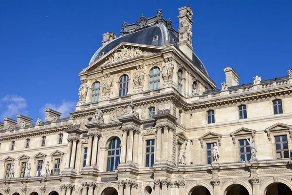 Louvre v Paříži — Stock fotografie