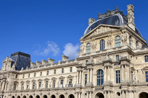 Louvre v Paříži — Stock fotografie