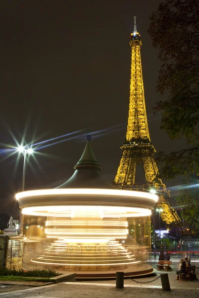 Giostra e Torre Eiffel a Parigi — Foto Stock