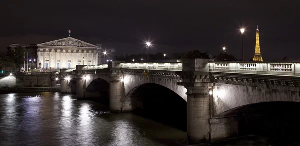 Palais bourbon och pont de la concorde i paris. — Stockfoto