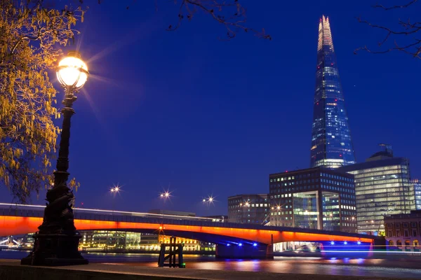 El fragmento y el puente de Londres — Foto de Stock