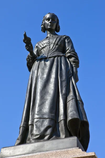 Florence nightingale staty i london — Stockfoto