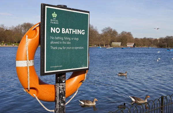 Serpentine lake i hyde park — Stockfoto