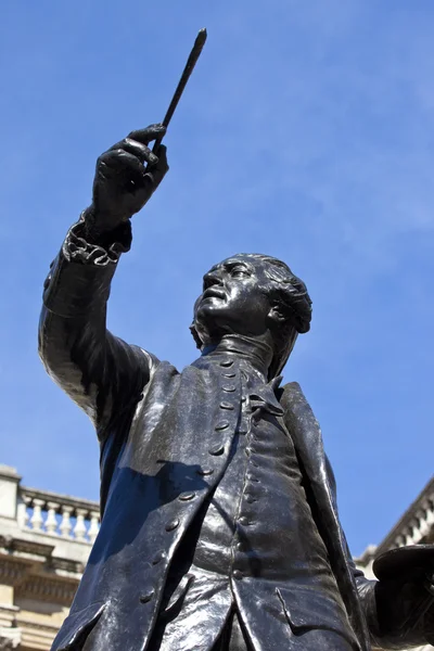 Joshua reynolds statua w burlington house — Zdjęcie stockowe