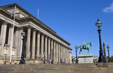 St. george's hall, Prens albert ve wellington'ın sütununda canlı