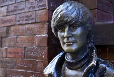 John lennon heykel Liverpool
