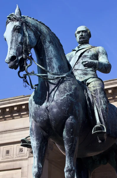 Pomnik księcia Alberta poza St george's hall w Liverpoolu — Zdjęcie stockowe