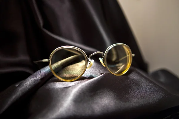Occhiali di John Lennon nel Museo della Storia dei Beatles — Foto Stock