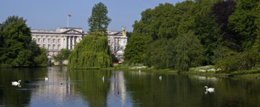 buckingham Sarayı'ndan Londra'daki st james's Park'a manzarası