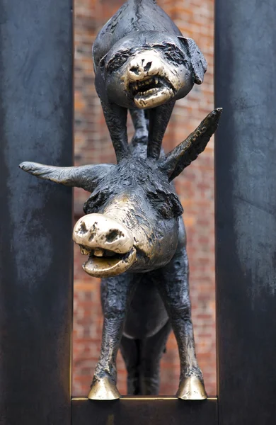 The Town Musicians of Bremen Sculpture in Riga — Stock Photo, Image