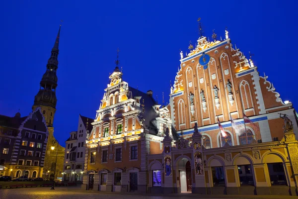 Svartbrödrahuset och Peterskyrkan i riga — Stockfoto