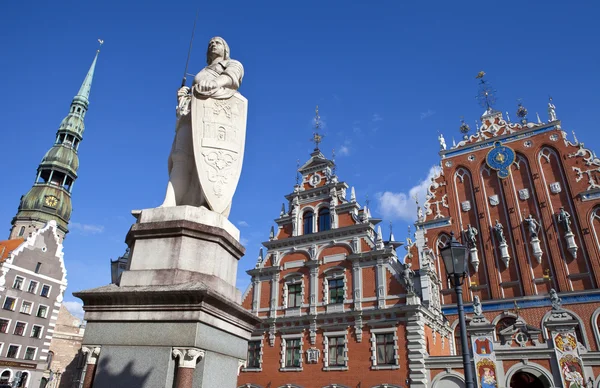 A Feketefejűek háza, Szent Péter-templom és Szent roland sta — Stock Fotó