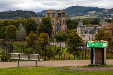 Inverness, İskoçya - 8 Ekim 2021: Inverness Katedrali, aynı zamanda St. Andrew Katedrali olarak da bilinir, Inverness Şatosu, İskoçya.