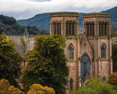 Inverness, İskoçya - 8 Ekim 2021: Inverness Katedrali, İskoçya 'nın tarihi şehri Inverness' te bulunan St. Andrew Katedrali olarak da bilinir..