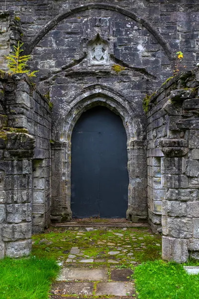 Запирающийся Арочный Дверной Проем Историческом Соборе Данкелда Городе Данкелд Шотландия — стоковое фото