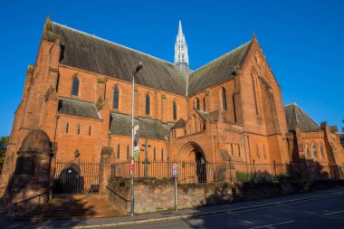Glasgow, İskoçya - 15 Ekim 2021: İskoçya 'nın Glasgow kentindeki Castle Caddesi' ndeki Barony Kilisesi olarak da bilinen Barony Hall manzarası.