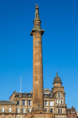 Sör Walter Scott anıtı İngiltere 'nin Glasgow şehrindeki George Meydanı' nda bulunuyor. Scott tarihi bir İskoç romancı, şair ve oyun yazarıydı..