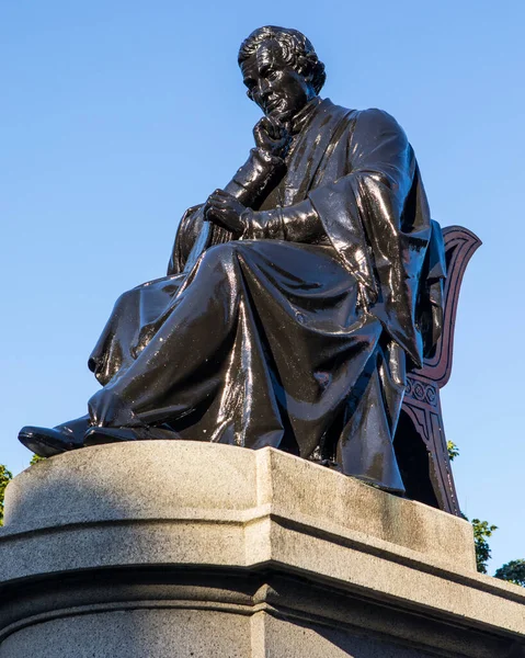 Posąg Historycznego Brytyjskiego Chemika Thomasa Grahama Położony George Square Glasgow — Zdjęcie stockowe