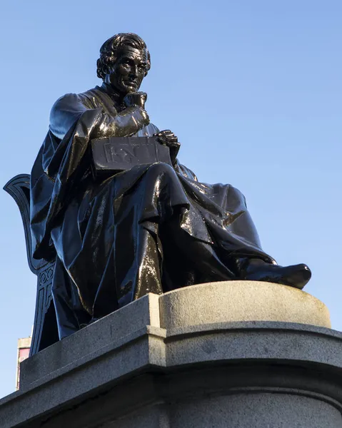 Uma Estátua Químico Histórico Britânico Thomas Graham Localizado Praça George — Fotografia de Stock