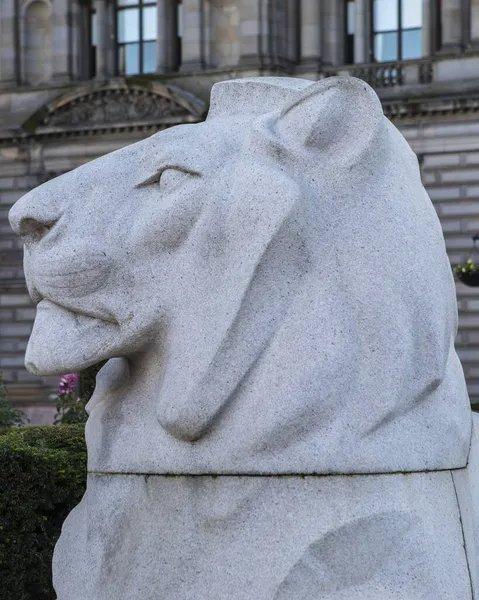 グラスゴー セノグラフのライオンの彫刻の一つ 両方の世界大戦で命を落とした人々に捧げ スコットランドのグラスゴー市 — ストック写真