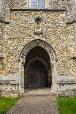 İngiltere 'nin Essex kentindeki Thaxted kasabasındaki Thaxted Kilisesi' nde bir kapı..