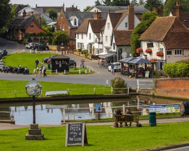 Essex, İngiltere - 6 Eylül 2021: Essex, İngiltere 'deki güzel Finchingfield köyünün manzarası.  