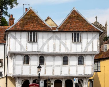 İngiltere 'nin Essex kentindeki Thaxted şehrinin tarihi Thaxted Guildhall manzarası..  