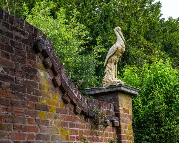 Close Beautiful Stone Sculpture Heron Bridge End Garden Town Saffron — Stock Photo, Image