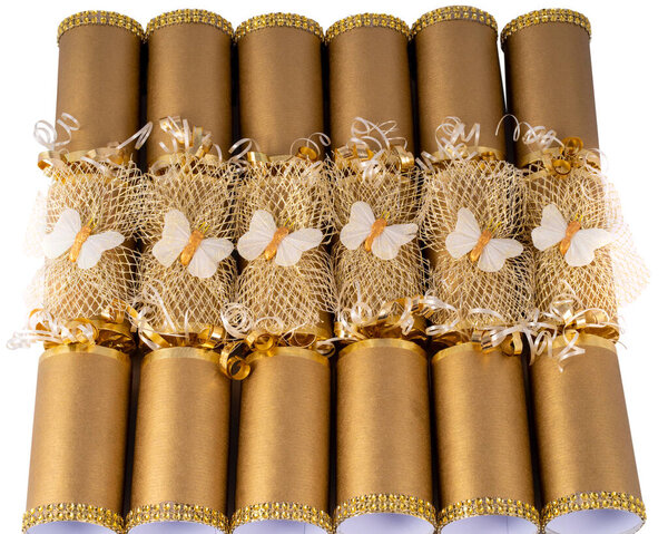 Традиционные крекеры с бабочками.