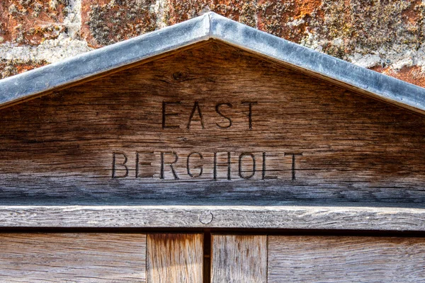 Suffolk Wielka Brytania Września 2021 East Bergholt Znak Tablicy Ogłoszeniowej — Zdjęcie stockowe