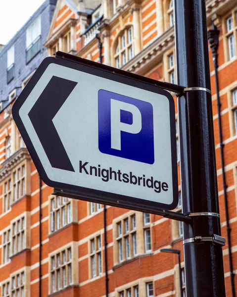 Parkeringsskylt Det Rika Knightsbridge Området London Storbritannien — Stockfoto
