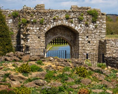 Kent, İngiltere 'deki tarihi Leeds Kalesi' nden kalanlar..