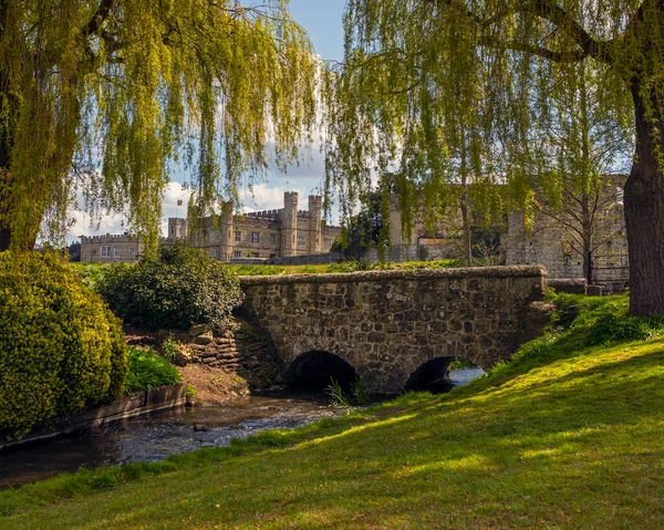 Utsikt Över Leeds Slotts Vackra Trädgårdar Kent Storbritannien — Stockfoto