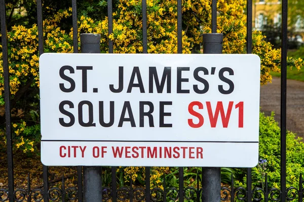 Straßenschild Für Den Historischen Jamess Square London Großbritannien — Stockfoto