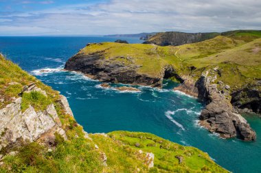 İngiltere, Cornwall 'daki Tintagel Kalesi' nden çarpıcı manzara..
