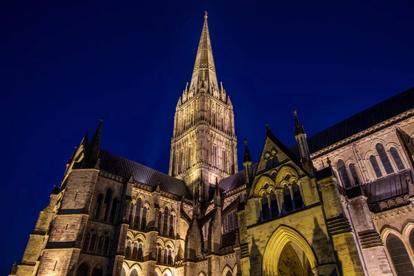 Uma Vista Entardecer Deslumbrante Catedral Salisbury Cidade Salisbury Wiltshire Reino — Fotografia de Stock