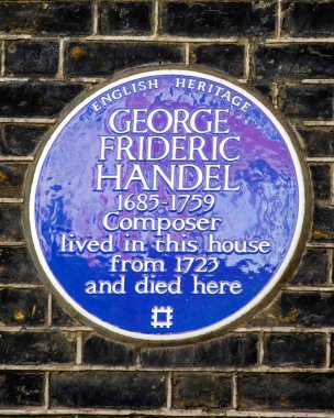 Londra, İngiltere - 8 Mart 2022: Ünlü besteci George Frideric Handel 'in bir zamanlar Londra' nın Mayfair bölgesinde Brook Caddesi 'nde yaşadığı yeri gösteren bir plaket.